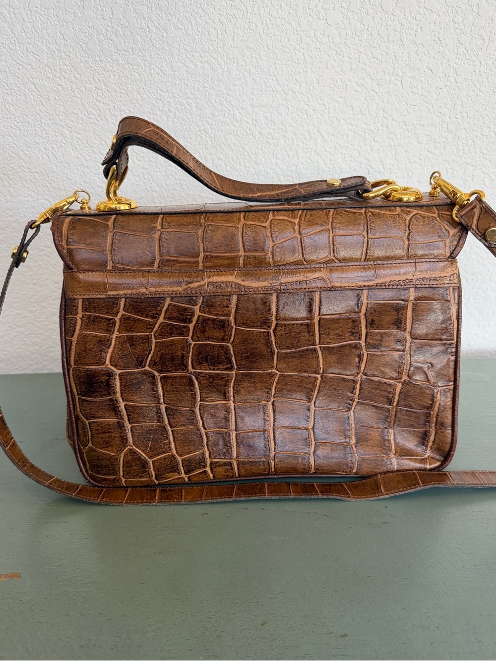 Vintage Azzurra - Italian Croc-Embossed Brown Leather Satchel with Gold Hardware - Picture 8 of 10